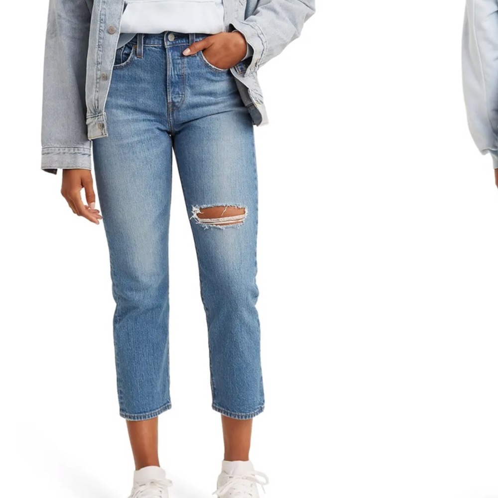 Levi’s Wedgie Straight w/ knee hole